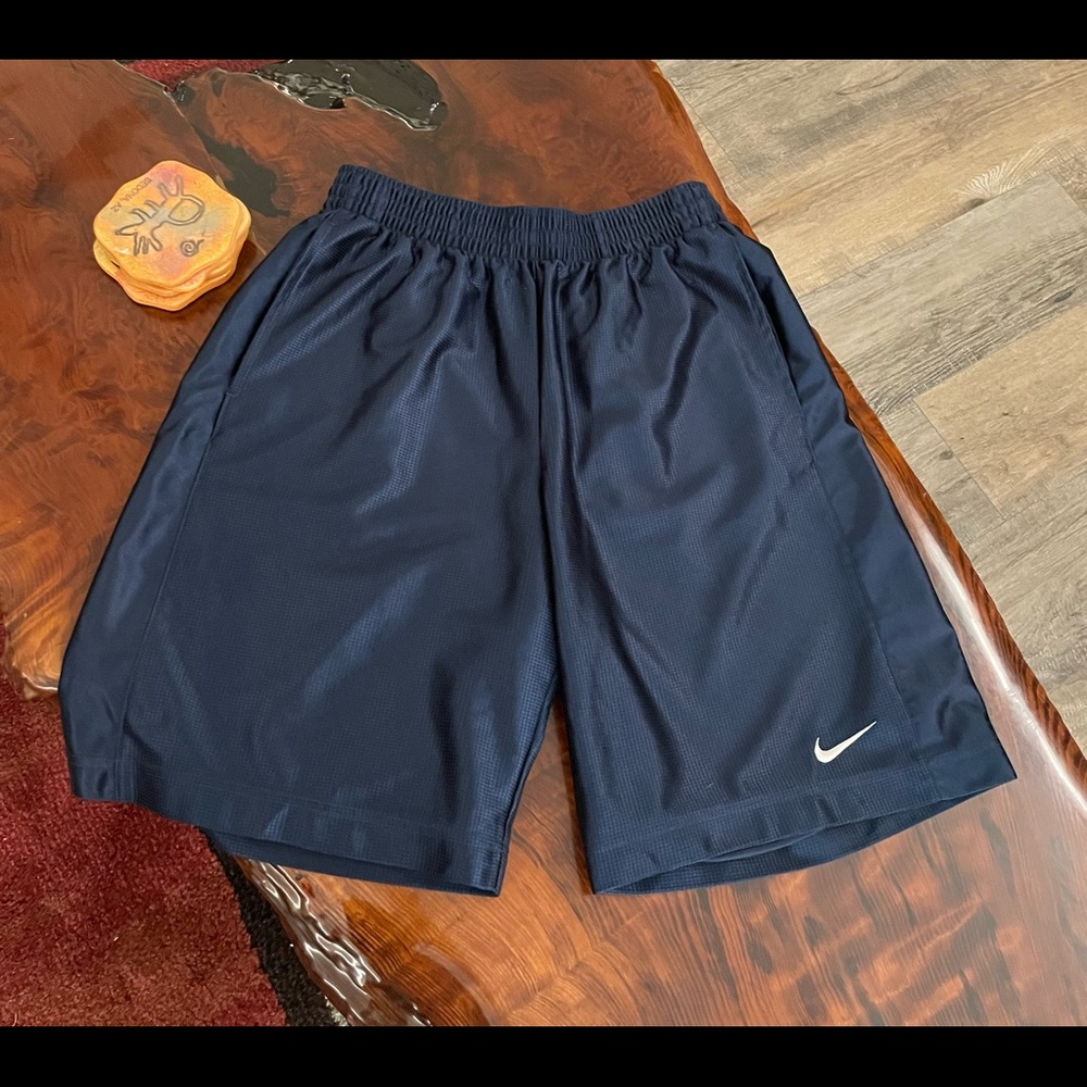 Men’s Nike basketball shorts size medium